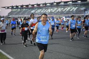 BIB: 52959
                            <button type="button" onclick="openModal(10463853)" class="btn btn-primary btn-sm float-right btn-popup" data-toggle="modal" data-target=".modal-high-quality">
                        <i class="fas fa-shopping-cart"></i> Add to Cart
                    </button>
                                            <button type="button" onclick="isThisMe(10463853, true)" class="btn btn-success btn-sm float-right btn-popup btn-isme hidden" data-toggle="tooltip" data-placement="bottom" title="นี่คือรูปของคุณใช่ไหม คลิกที่นี่เพื่อเอาเข้าอัลบั้ม">
                        <i class="fas fa-plus"></i> Add to album
                    </button>
                    <button type="button" onclick="isThisMe(10463853, false)" class="btn btn-warning btn-sm float-right btn-popup btn-isnotme hidden">
                        <i class="fas fa-ban"></i> Remove from album
                    </button>